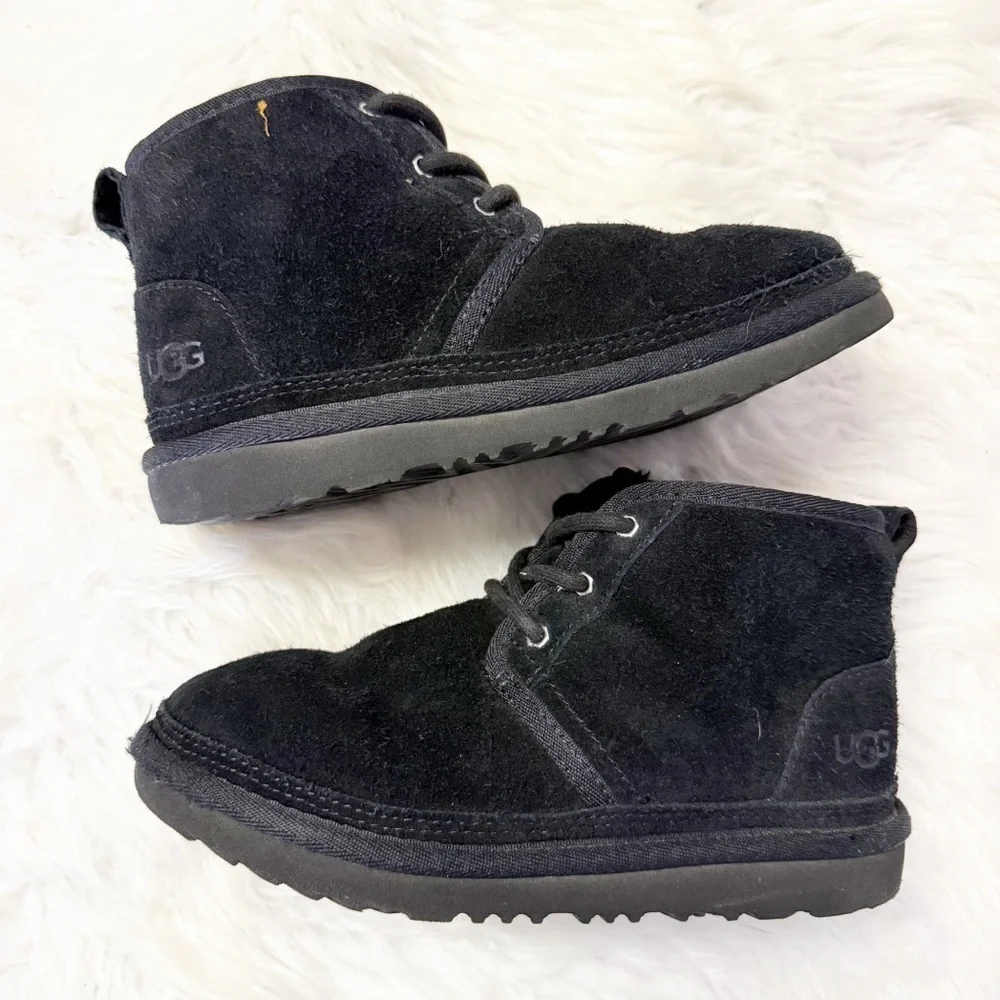 UGG Kids Black Suede Chukka Boots Lace-Up Youth Size 1